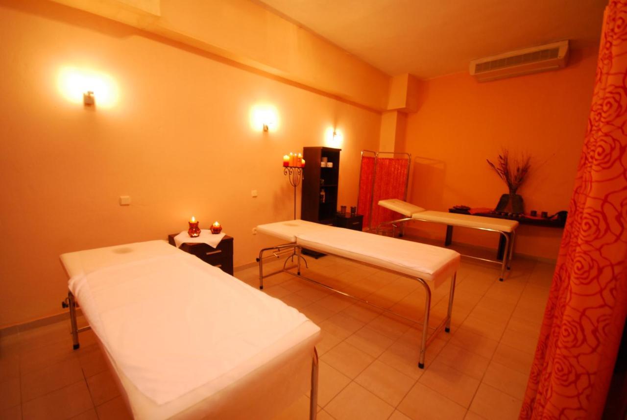 4 Epoxes Hotel Spa Káto Loutrákion Esterno foto
