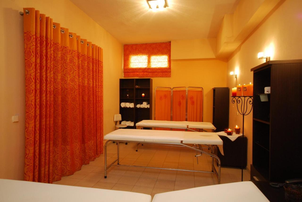4 Epoxes Hotel Spa Káto Loutrákion Esterno foto